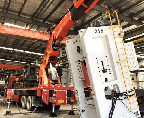 佛冈附近随车吊出租，轻松解决运输难题