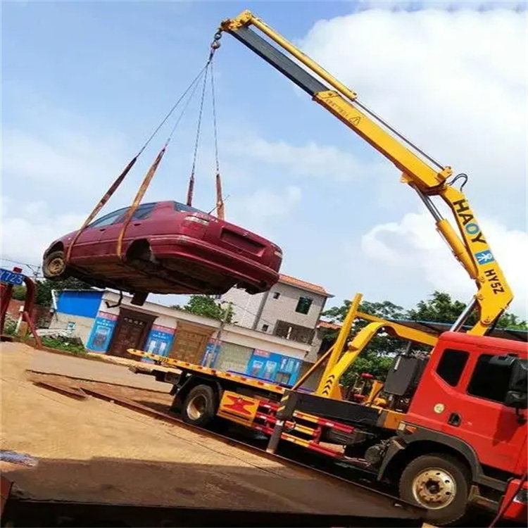 佛冈吊车吊汽车的正确方法